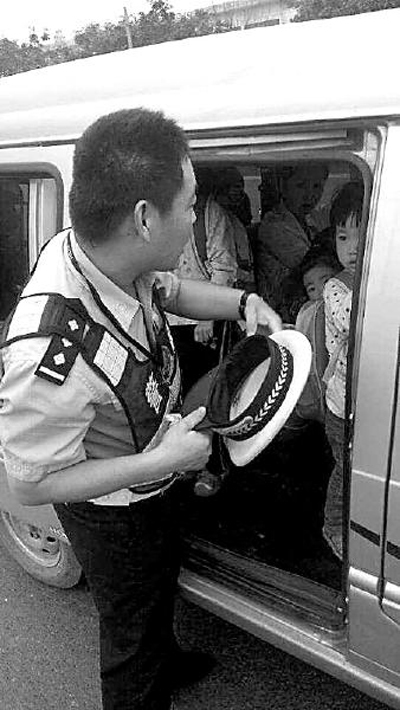 黑车司机患重度鼾症 拉客追尾致7死黑车司机患重度鼾症，追尾事故致七死
