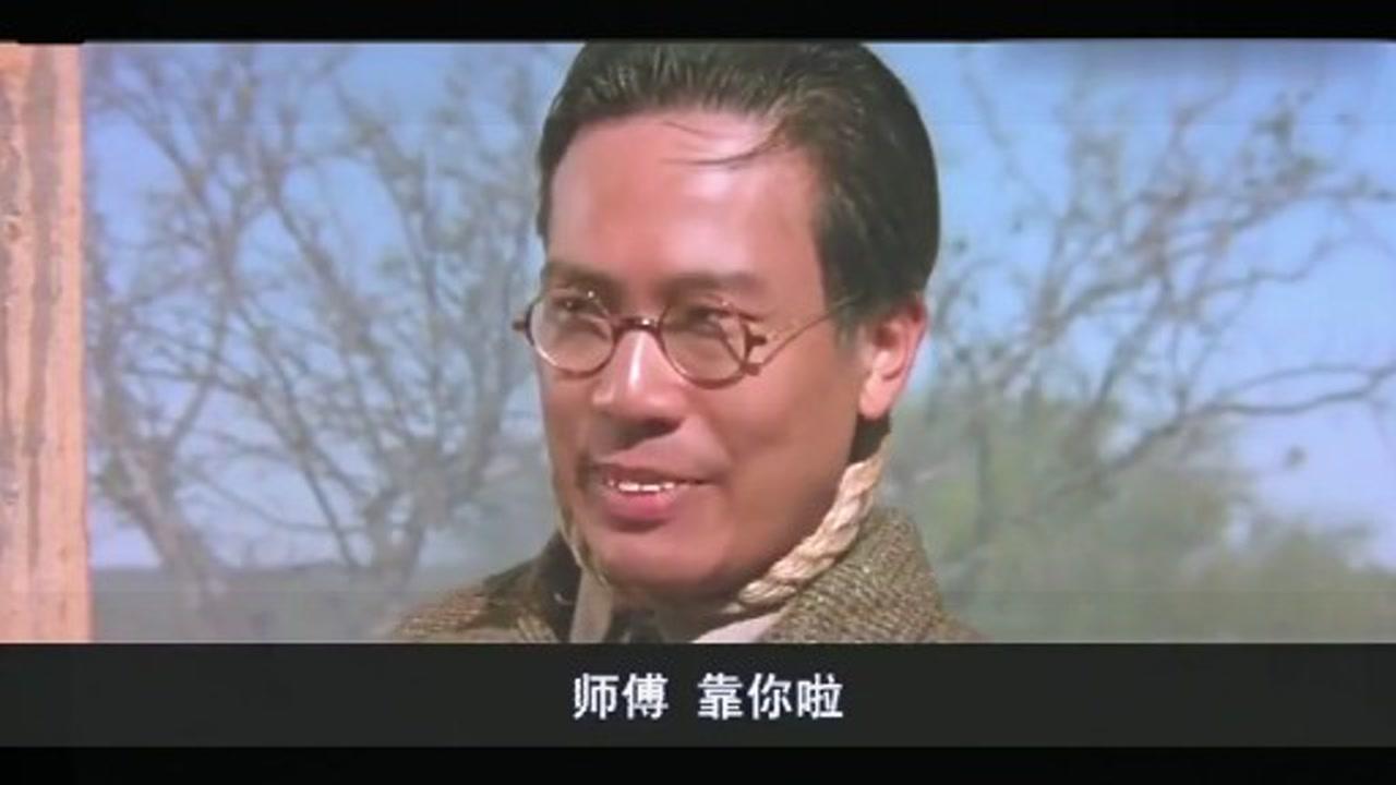 李连杰用刀巅峰李连杰是一位著名的功夫明星和武术家，他在许多电影中都展示了出色的武术技巧，包括使用刀这一武器。